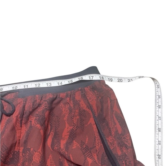 Lululemon License to Train Short 7” Linerless Size XXL Camo Geometric workout - Picture 5 of 7